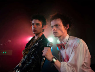Мама-анархия, храни королеву! Дэнни Бойл снял сериал про Sex Pistols. Впечатления смешанные