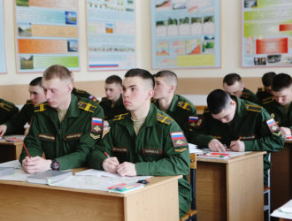 Вассерман разъяснил предложение Госдумы отправлять выпускников школ на контрактную службу