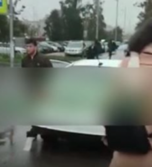 В Петербурге полицейские задержали неадекватного таксиста, пнувшего пешехода за замечание