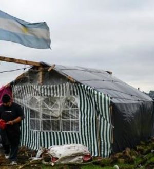 В Аргентине уровень жизни падает с каждым днём: люди роются на свалках и обмениваются продуктами
