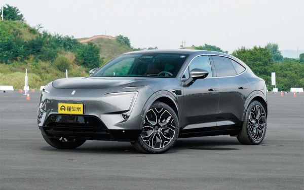 Китайский аналог BMW X6 начали продавать в России
Китайский аналог BMW X6 начали продавать в России