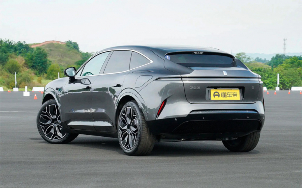 Китайский аналог BMW X6 начали продавать в России
Китайский аналог BMW X6 начали продавать в России