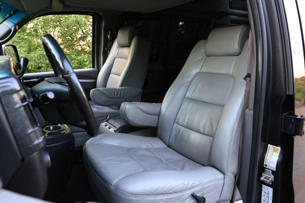 Из грузового фургона в люксовый шаттл: опыт владения GMC Savana Explorer 4х4 Из грузового фургона в люксовый шаттл: опыт владения GMC Savana Explorer 4х4