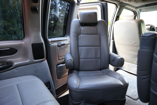 Из грузового фургона в люксовый шаттл: опыт владения GMC Savana Explorer 4х4 Из грузового фургона в люксовый шаттл: опыт владения GMC Savana Explorer 4х4