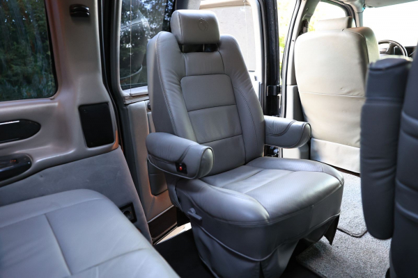 Из грузового фургона в люксовый шаттл: опыт владения GMC Savana Explorer 4х4 Из грузового фургона в люксовый шаттл: опыт владения GMC Savana Explorer 4х4