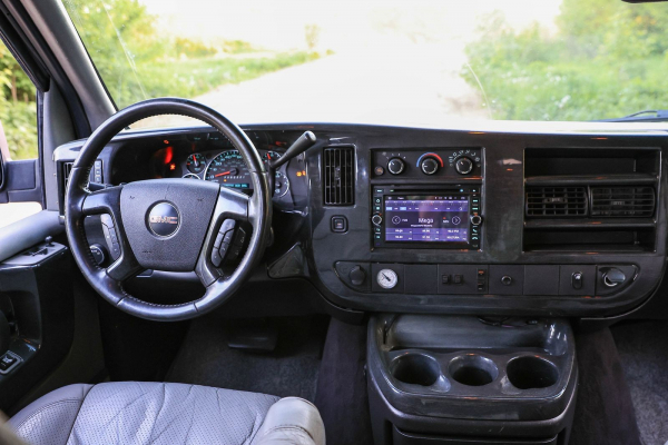Из грузового фургона в люксовый шаттл: опыт владения GMC Savana Explorer 4х4 Из грузового фургона в люксовый шаттл: опыт владения GMC Savana Explorer 4х4