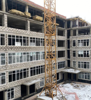 Муринскую поликлинику завели под крышу