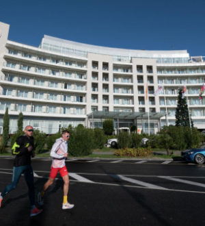 ГК «Имеретинский» в Сочи закрылся, туристы остаются в отеле, но сталкиваются с проблемами
