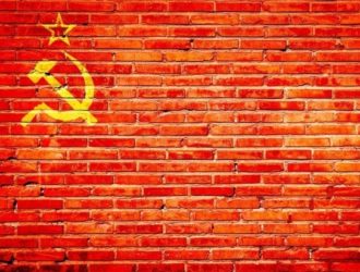 На Украине несколько телеканалов поздравили мужчин гимном СССР
