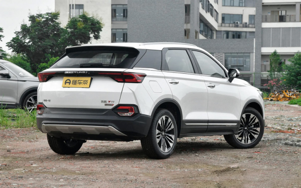 
            АвтоВАЗ показал новый кроссовер Lada X-cross 5. Главные факты о модели
        