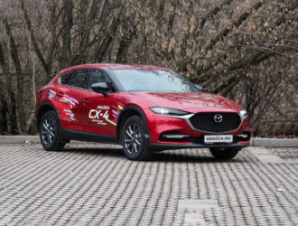 Красивая и шустрая, но тесная и шумная: тест-драйв Mazda CX-4
