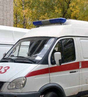 «Поставили спицы в ногу»: пострадавшую на детской площадке в Московском парке Победы прооперировали