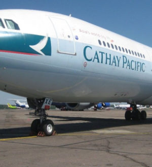Cathay Pacific уволила бортпроводников, оскорблявших пассажиров за незнание английского