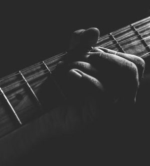 В возрасте 45 лет скончался бывший гитарист групп «Земляне» и «Лицей» Сергей Колчин