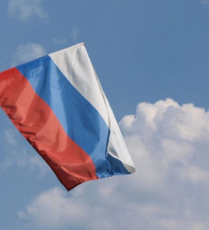 В Мариуполе развернули 100-метровый флаг России