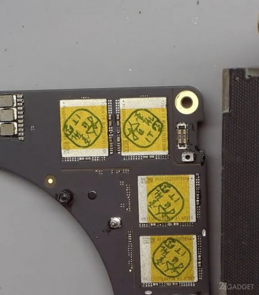 Защита MacBook Pro от апгрейда успешно взломана (5 фото) Защита MacBook Pro от апгрейда успешно взломана (5 фото)