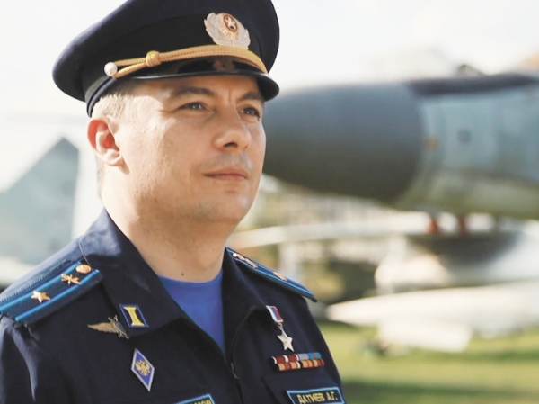 Герой с осетинским флагом: летчик Алан Датиев атаковал трех украинских противников сразу