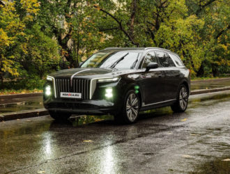 Пять дисплеев, пять метров и пять сотен сил: экспресс-тест Hongqi E-HS9