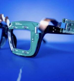 AR-очки научились отслеживать выражение лица и движение глаз без камер