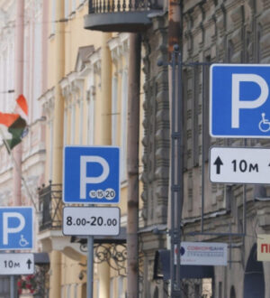 На платных парковках Петербурга в июле выявили 2 000 нарушителей