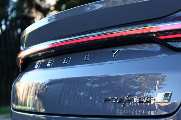 Азартнее Toyota Camry, мягче Kia K5: тест-драйв Geely Preface Азартнее Toyota Camry, мягче Kia K5: тест-драйв Geely Preface