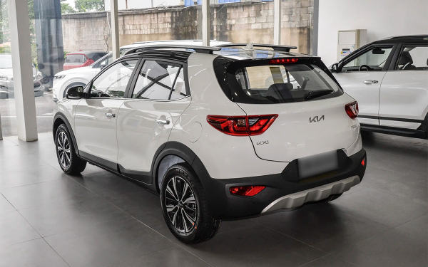 
            В Россию прибыл бюджетный кроссовер Kia. Он дешевле ₽2 млн
        