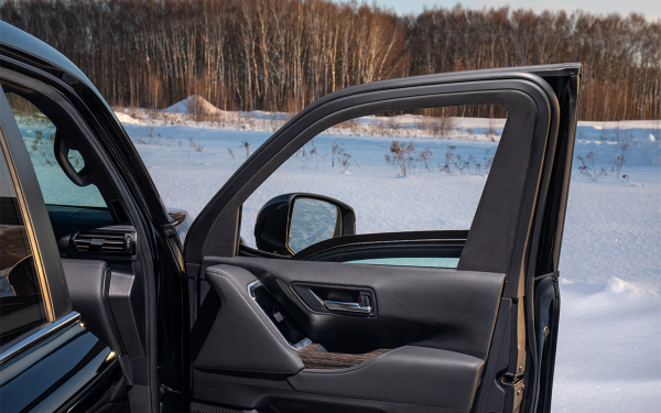В продаже появился особый Toyota Land Cruiser 300. Он выдержит выстрелы
В продаже появился особый Toyota Land Cruiser 300. Он выдержит выстрелы