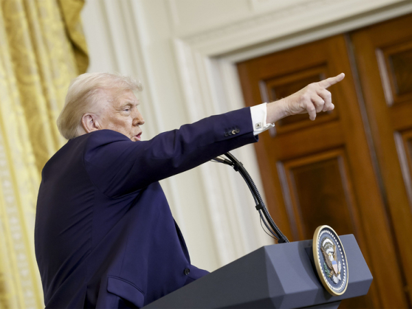 «Трамп ведет себя, как подросток»: эксперт раскритиковал решение Трампа о возобновлении поставок Киеву