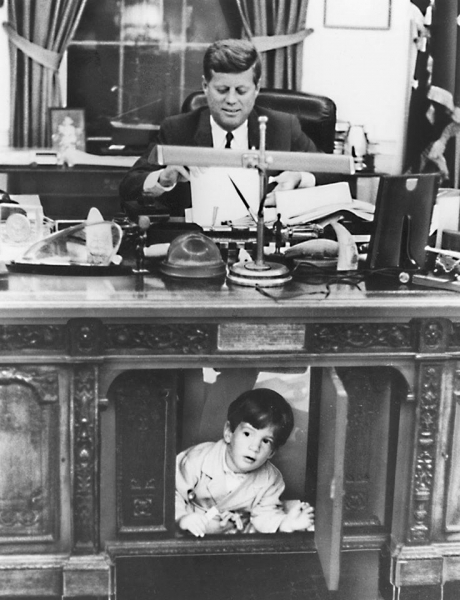 &laquo;Резолют&raquo;: история главного стола США, который был кораблем и служил 28 президентам