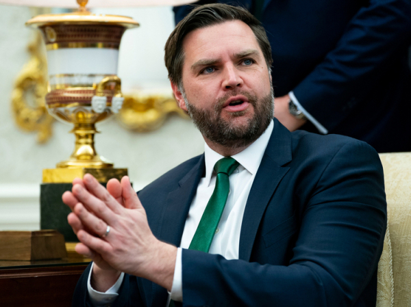 Соратника Трампа Вэнса назвали фаворитом на пост кандидата в президенты
