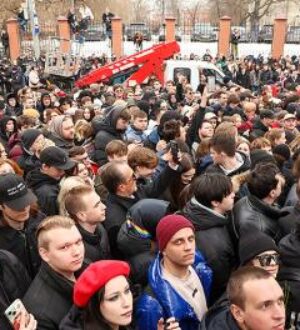 «Хороший добрый человек, наркоман просто»: кто и зачем посмертно делает идола из Паши Техника
