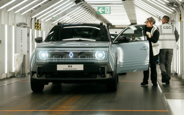 Акции Renault пережили крупнейшее за 4 года падение. Что происходит
Акции Renault пережили крупнейшее за 4 года падение. Что происходит