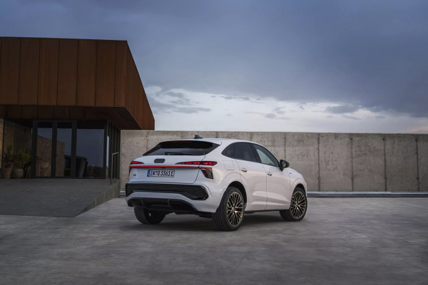 Audi представил новый кроссовер Q3 в версии Sportback. Цены
Audi представил новый кроссовер Q3 в версии Sportback. Цены