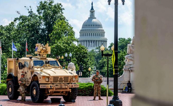 «Гвардейцы Трампа» готовятся дать бой полиции США «Гвардейцы Трампа» готовятся дать бой полиции США