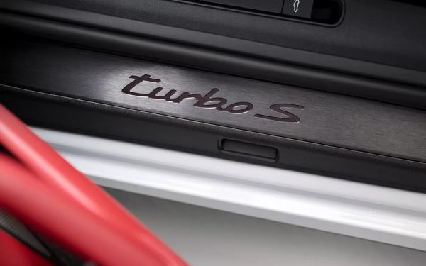 Porsche показал самый мощный 911 Turbo S в истории. Пять фактов о новинке
Porsche показал самый мощный 911 Turbo S в истории. Пять фактов о новинке