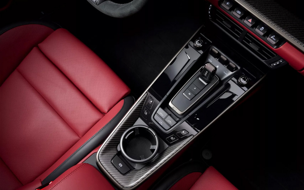 Porsche показал самый мощный 911 Turbo S в истории. Пять фактов о новинке
Porsche показал самый мощный 911 Turbo S в истории. Пять фактов о новинке