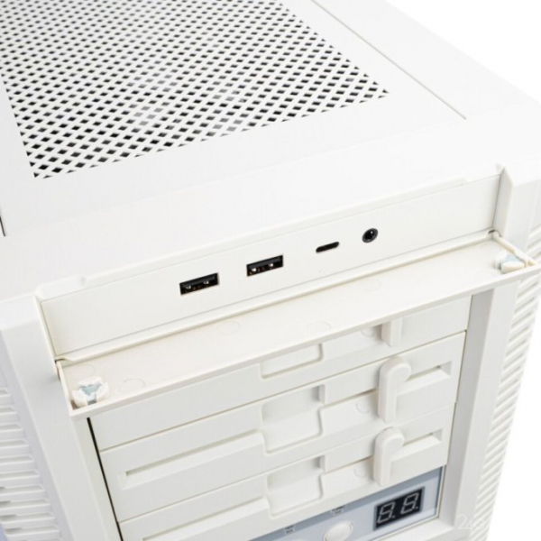 Анонсирован SilverStone FLP02: корпус для ПК в духе 90-х с кнопкой Turbo (8 фото) Анонсирован SilverStone FLP02: корпус для ПК в духе 90-х с кнопкой Turbo (8 фото)