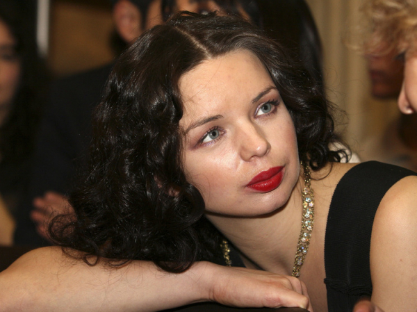 Алиса Гребенщикова провела ночь в квартале красных фонарей