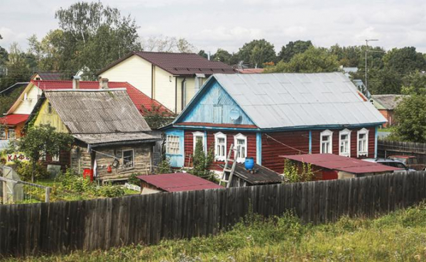 Дружба с соседями по даче избавит от соблюдения дурацких законов