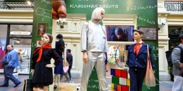 Лучшие фото за август: «Мисс Гонконг-2025», «Кремлевский волшебник», первый в мире магазин роботов-гуманоидов, красная дорожка в Венеции Лучшие фото за август: «Мисс Гонконг-2025», «Кремлевский волшебник», первый в мире магазин роботов-гуманоидов, красная дорожка в Венеции