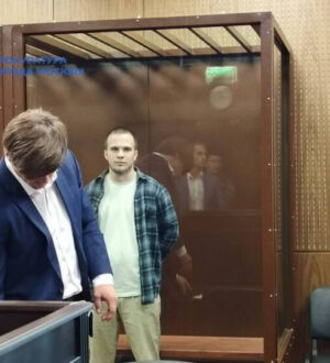 Сын чиновника обирал членов семьи своей невесты по очереди