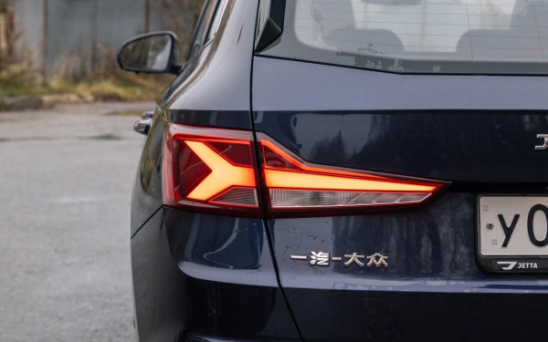 
            Одинаково разные. Мы сравнили Geely Okavango и Jetta VS7
        