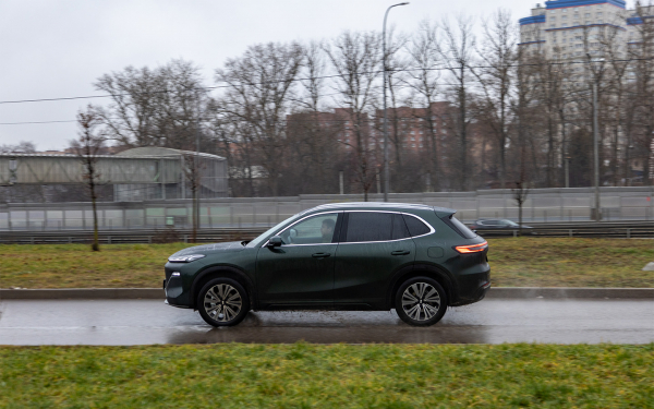 
            Берегите бензин. Тест первого гибридного кроссовера  Geely EX5 EM-i
        