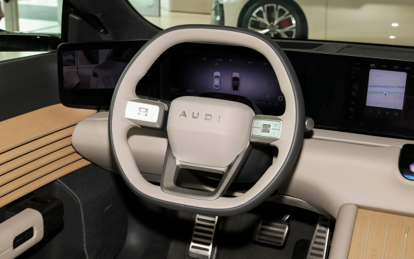 Новый AUDI без колец появился в России. Мы узнали цену и характеристики
Новый AUDI без колец появился в России. Мы узнали цену и характеристики