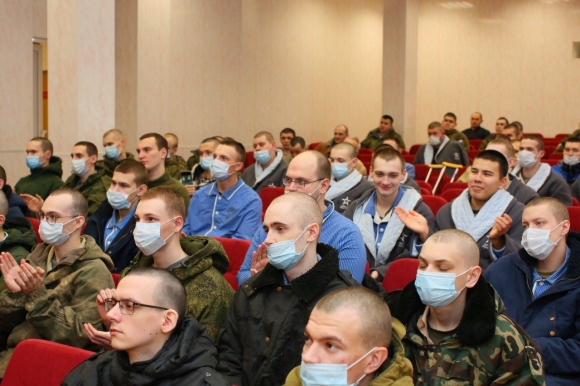 &laquo;Не ради славы и наград&raquo;: культурная акция поддержала героев и матерей, подарив новогоднее настроение