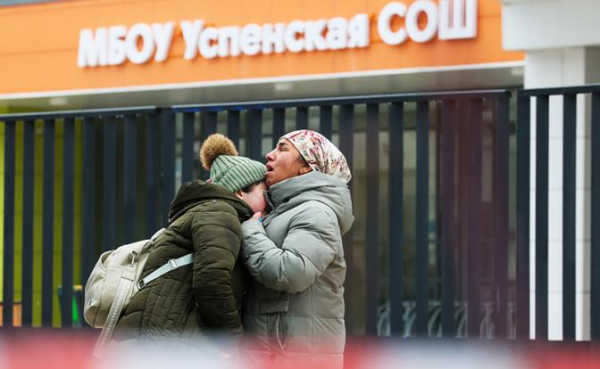 Трагедия в Горках-2 шокировала и учителей, и детей и родителей. Что скажет Минпросвещения? Трагедия в Горках-2 шокировала и учителей, и детей и родителей. Что скажет Минпросвещения?