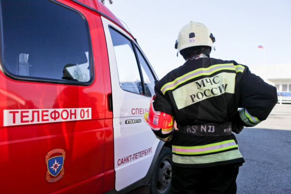 В Приморском районе Петербурга загорелся автомобиль на Лыжном переулке В Приморском районе Петербурга загорелся автомобиль на Лыжном переулке