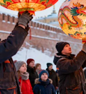 Сычуаньские фонарики на Заячьем острове восстановили после шторма и продлили показ