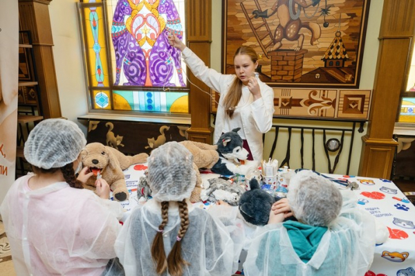Как детям прививают любовь к животным: в Театре Куклачева прошла «Школа доктора ВИКа» Как детям прививают любовь к животным: в Театре Куклачева прошла «Школа доктора ВИКа»
