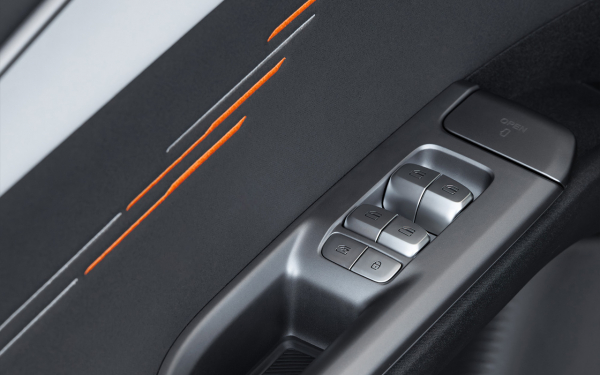 
            С заглушкой вместо &laquo;гриля&raquo;. Первый тест новой Omoda C5
        